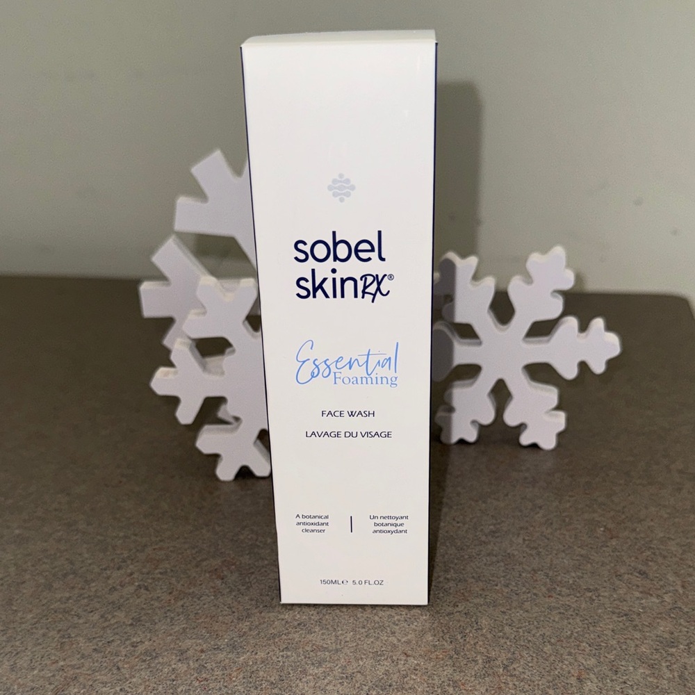 Essential Foaming Face Wash - White